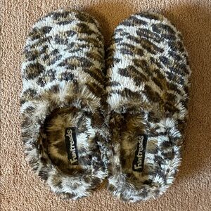 ♻️ Slippers - Mending Required - Super Soft Fluffy Leopard Print